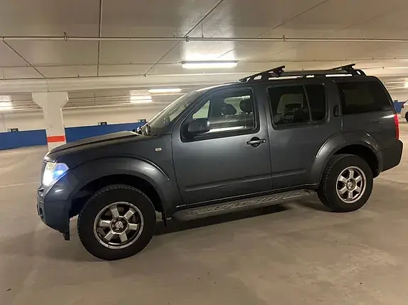 Nissan Pathfinder 2005 photo 2