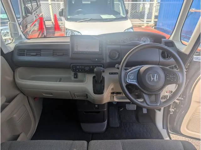 Honda N-Box 2017 photo 2