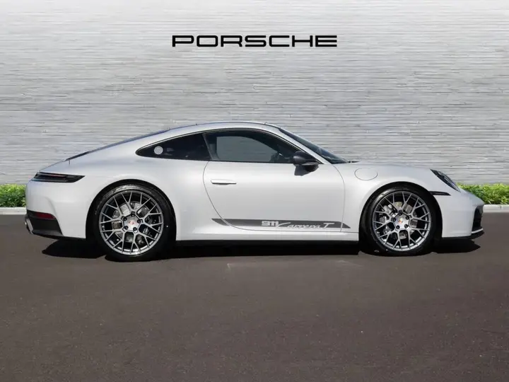 Porsche 911 photo 2