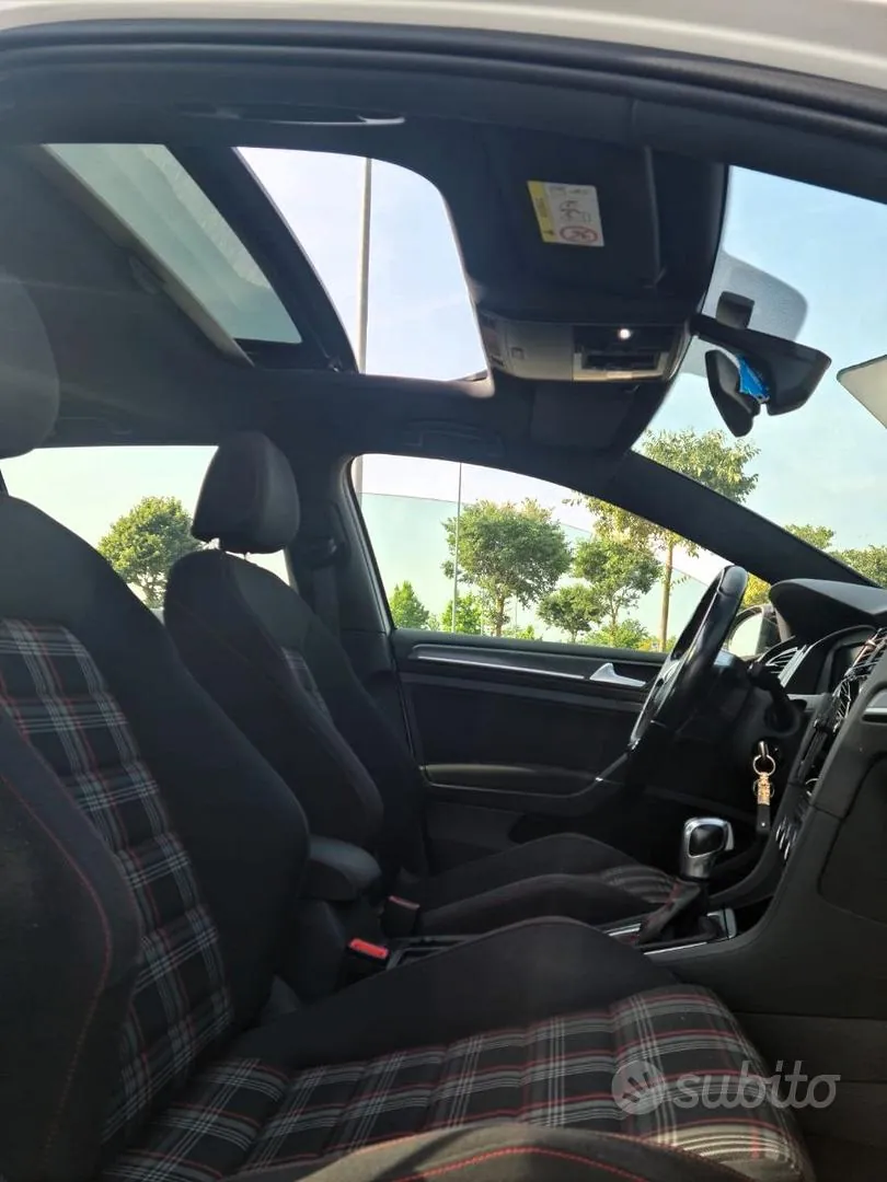 Volkswagen Golf 2019 photo 2