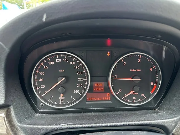 BMW 318D 2011 photo 2