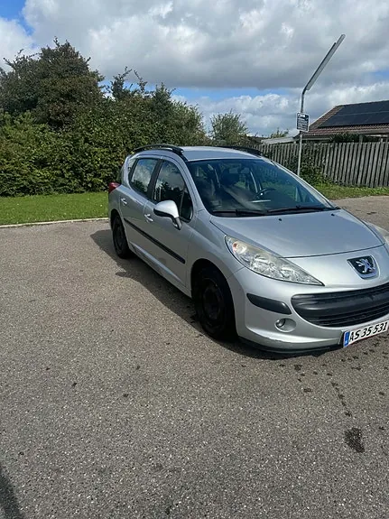 Peugeot 207 2009 photo 2