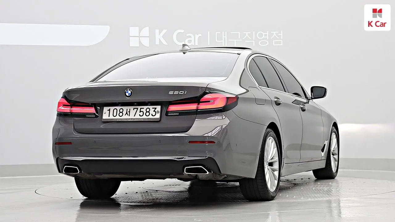 BMW 5 Series 2021 photo 2