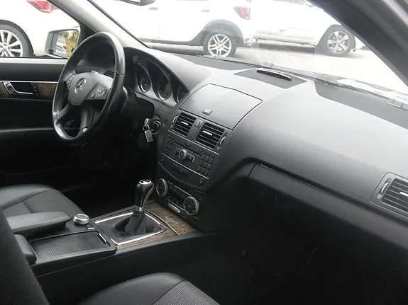 Mercedes-Benz C220 2011 photo 3