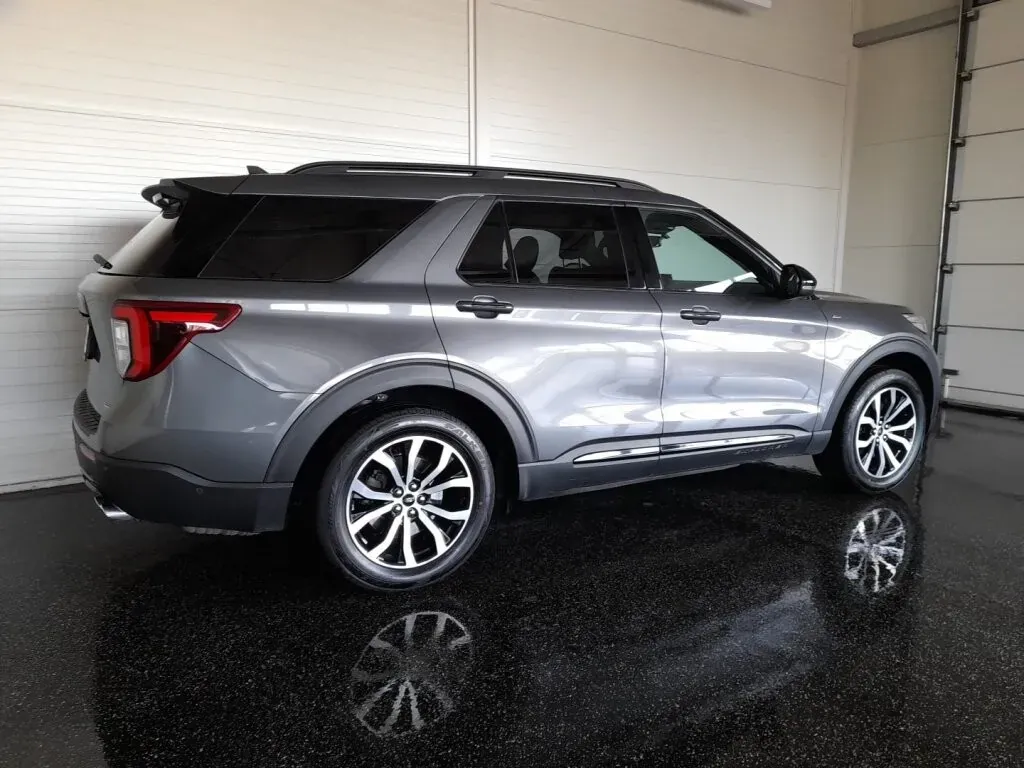 Ford Explorer 2021 photo 2