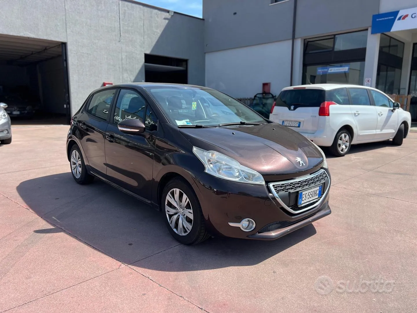 Peugeot 208 2012 photo 3