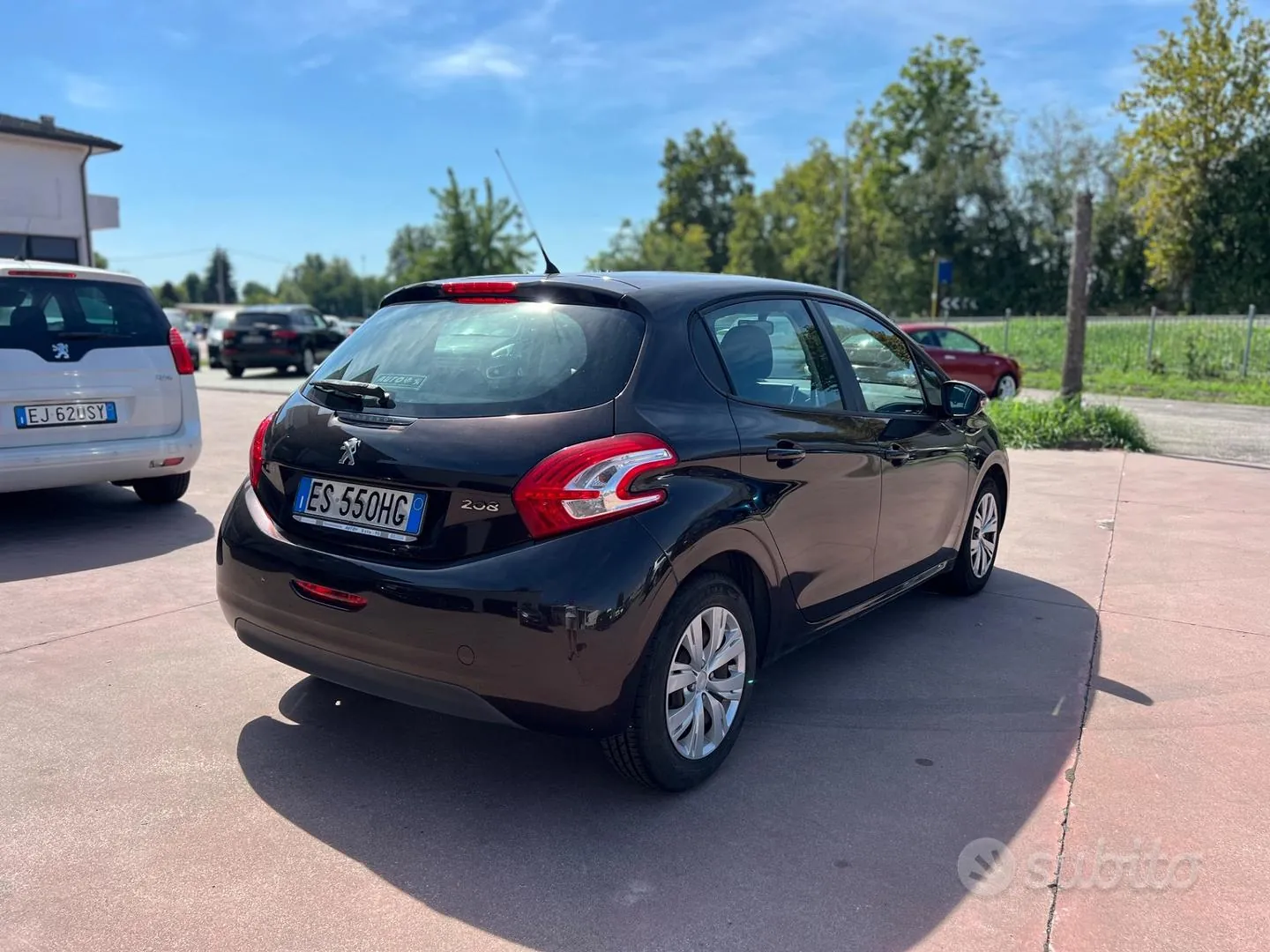 Peugeot 208 2012 photo 4