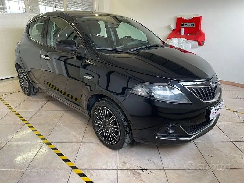 Lancia Ypsilon 2022 photo 2