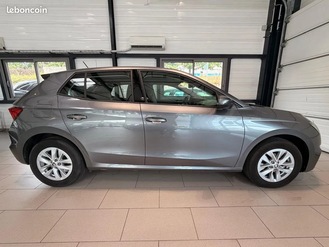 Skoda Fabia 2023 photo 2