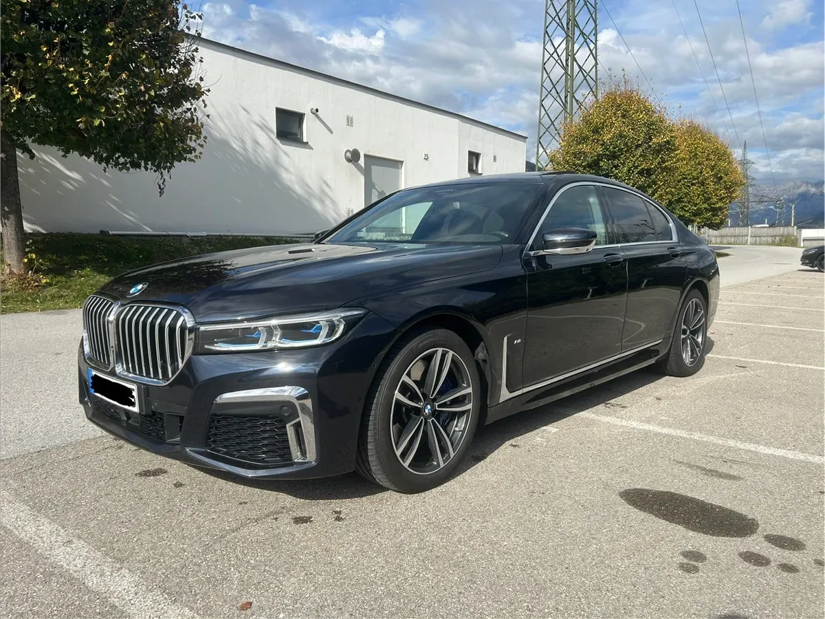 BMW 750I 2019 photo 2