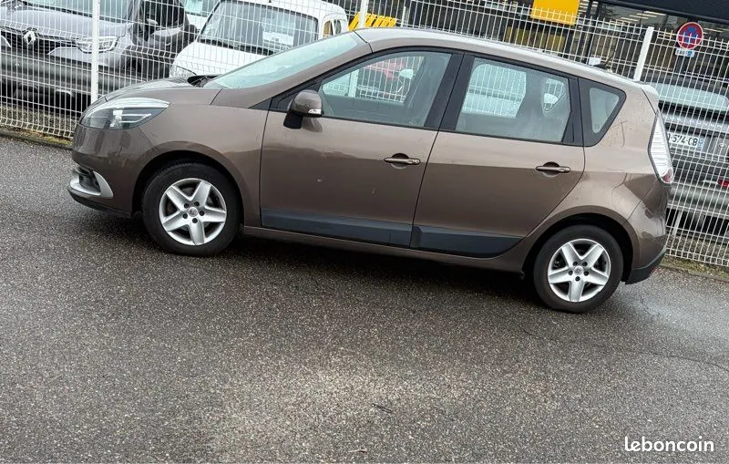 Renault Scenic 2012 photo 3