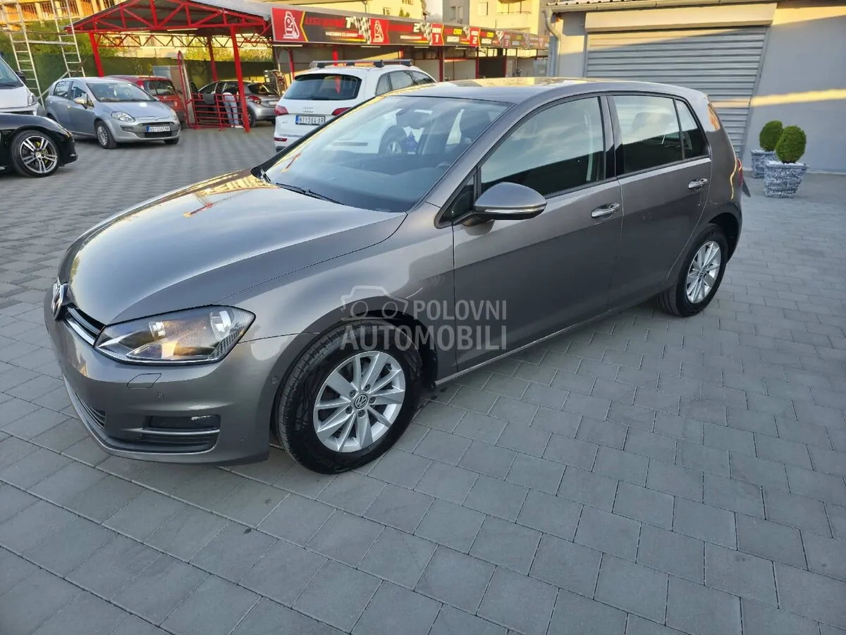 Volkswagen Golf 2012 photo 2