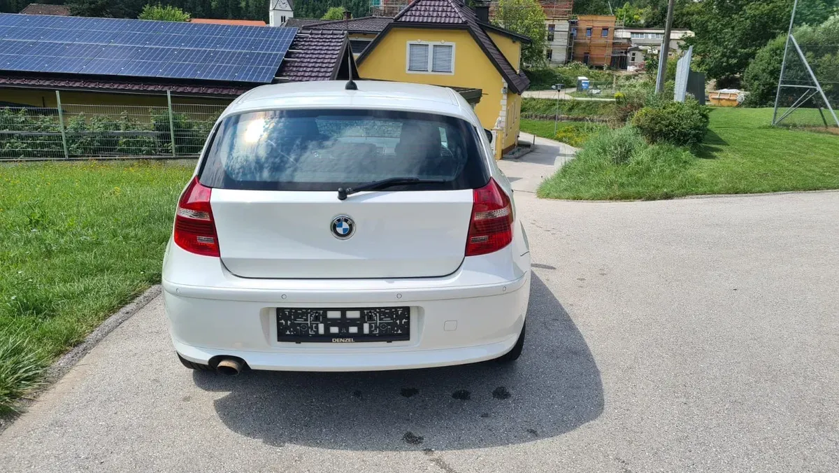 BMW 1 Series 2012 photo 2