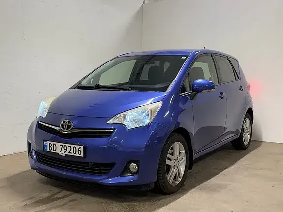 Toyota Verso-S 2012 photo 2