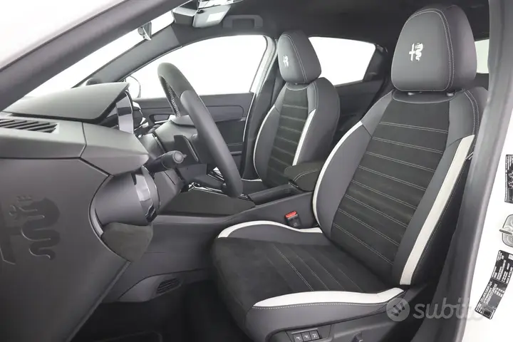 Alfa Romeo Junior 2026 photo 2