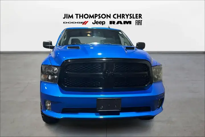 Ram 1500 Classic Crew Cab 2022 photo 2