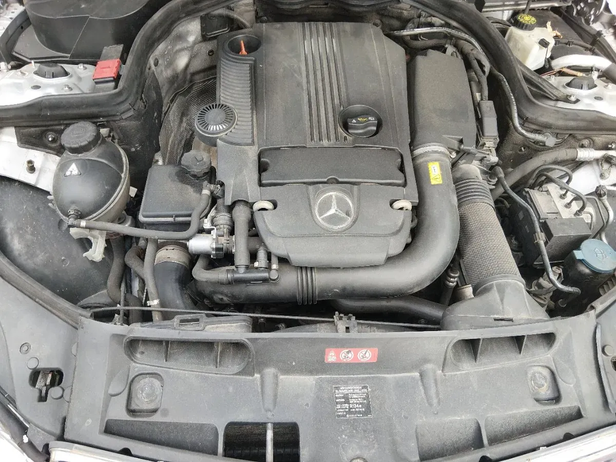 Mercedes-Benz C-Class 2011 photo 2