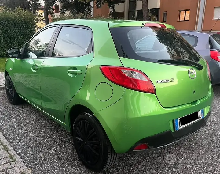 Mazda 2 2009 photo 3