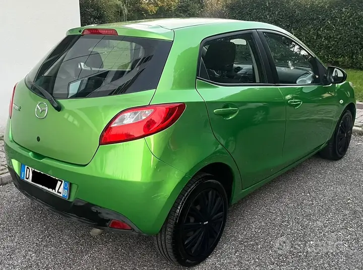 Mazda 2 2009 photo 4
