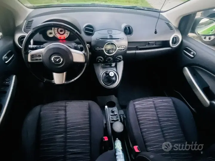 Mazda 2 2009 photo 5
