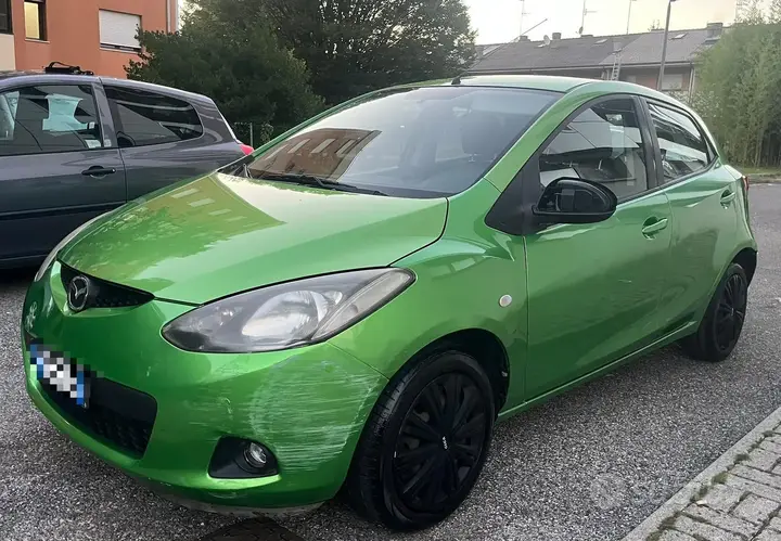 Mazda 2 2009 photo 2