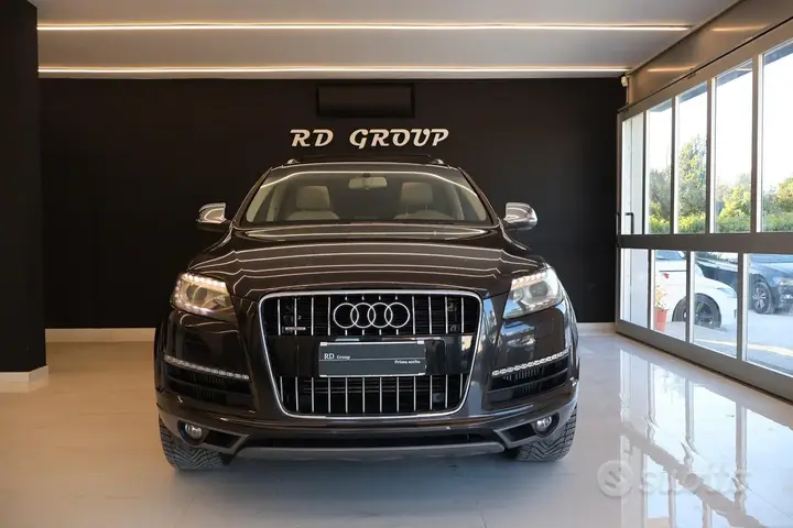 Audi Q7 2010 photo 2