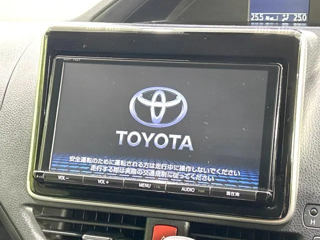 Toyota Noa X 2018 photo 3
