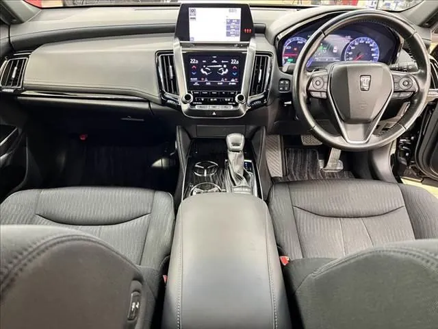 Toyota Crown Hybrid 2018 photo 3