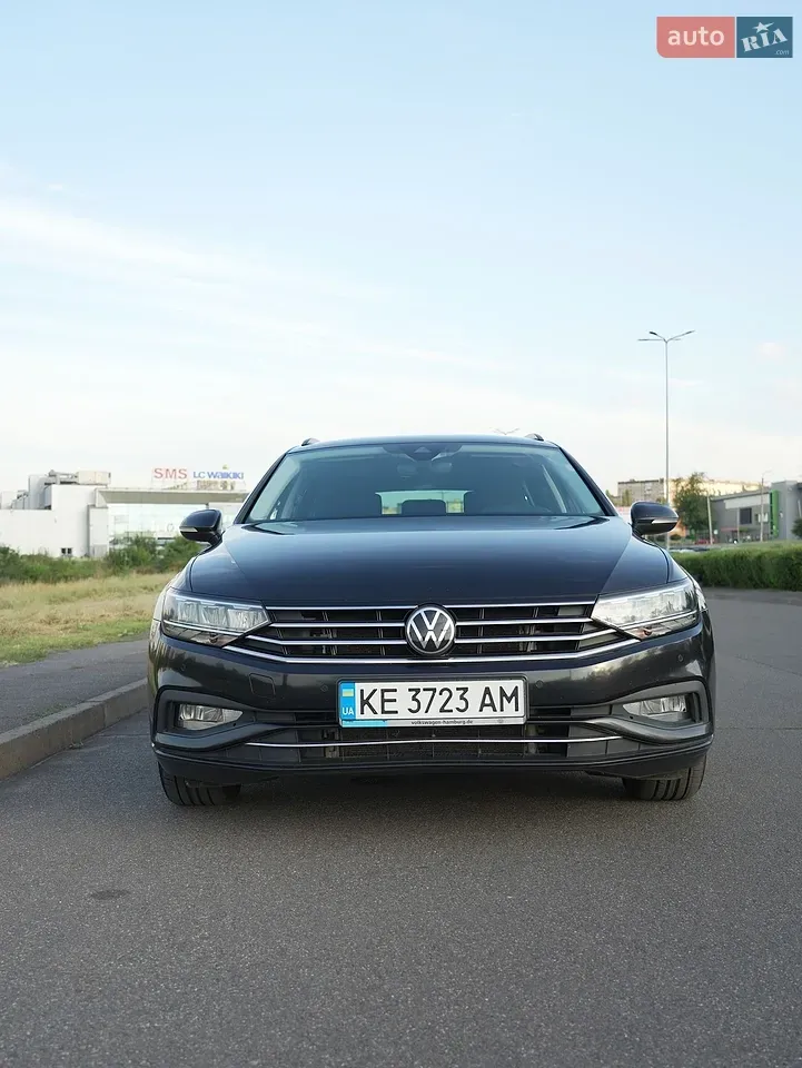 Volkswagen Passat 2021 photo 2