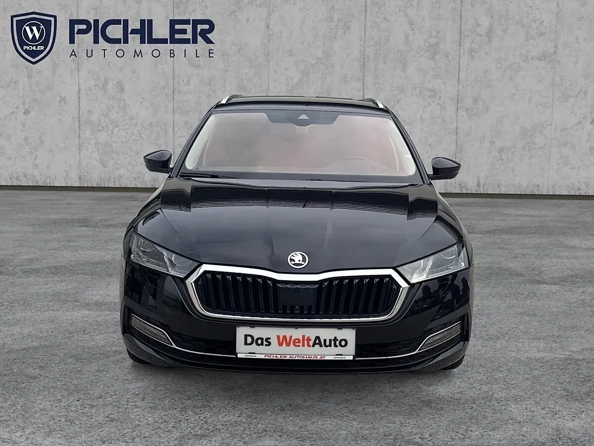 Skoda Octavia 2023 photo 2