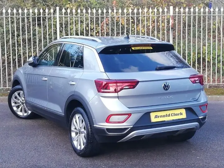 Volkswagen T-Roc 2023 photo 2