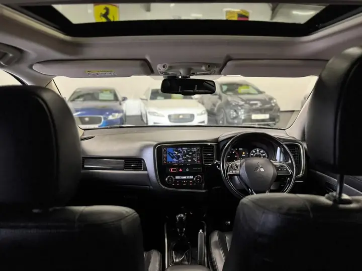 Mitsubishi Outlander 2018 photo 2