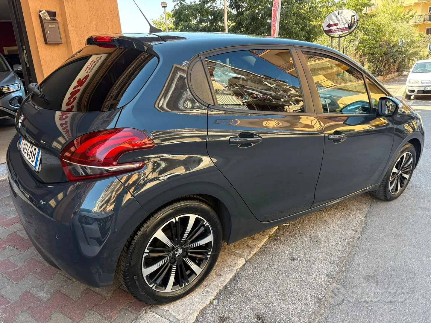 Peugeot 208 2019 photo 3