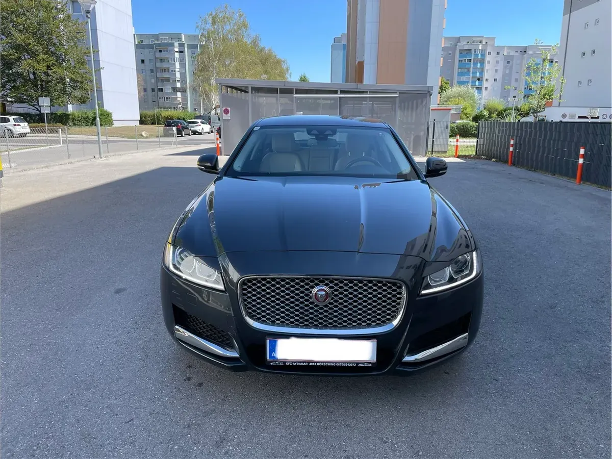 Jaguar Xf 2017 photo 2