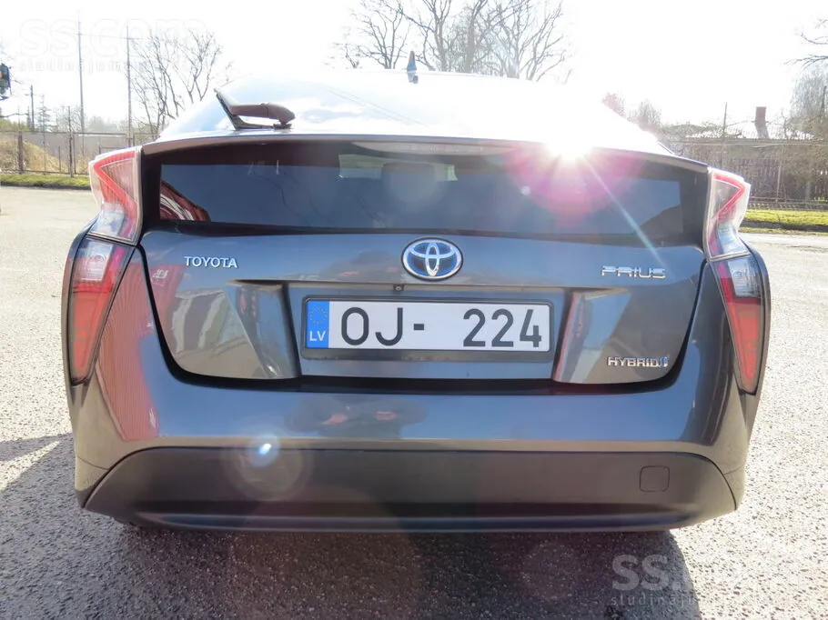 Toyota Prius 2016 photo 3