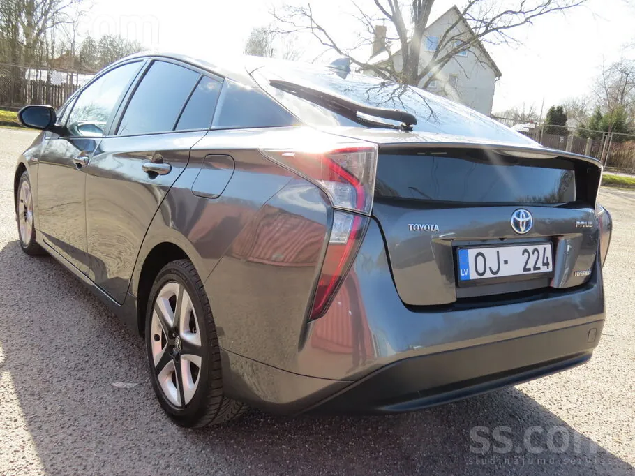 Toyota Prius 2016 photo 2