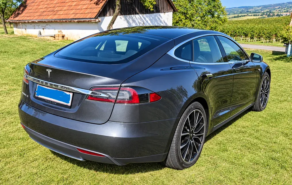 Tesla Model S 2016 photo 3