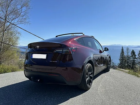 Tesla Model Y 2023 photo 3