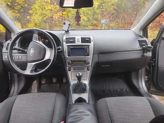 Toyota Avensis 2011 photo 4