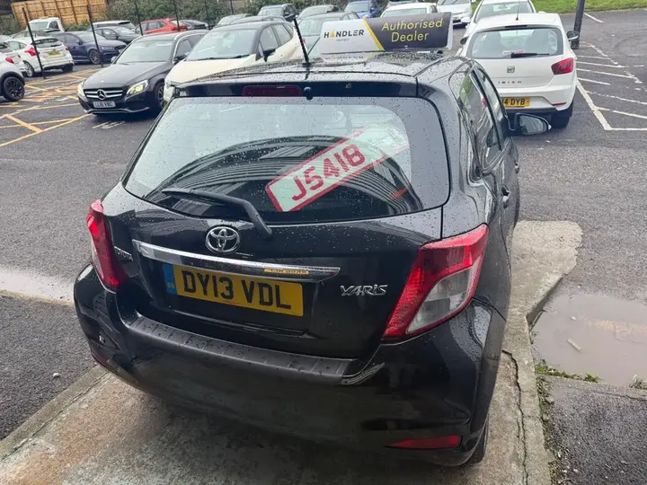 Toyota Yaris 2013 photo 5