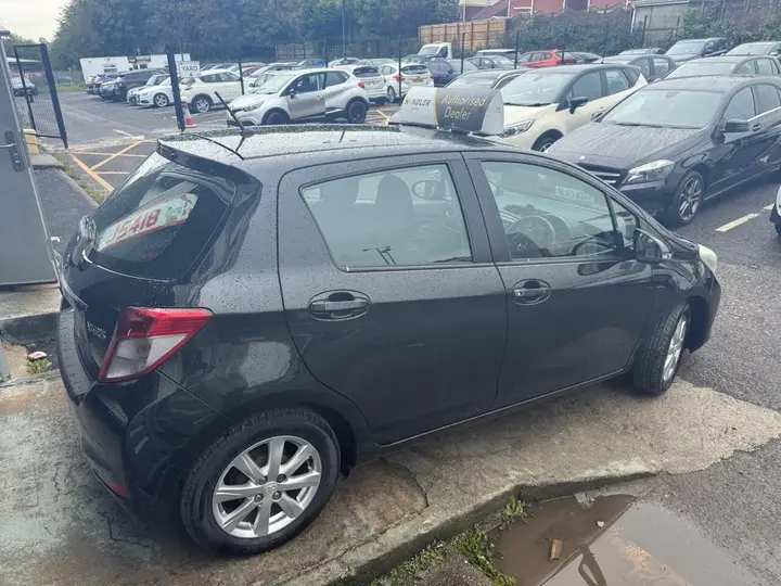 Toyota Yaris 2013 photo 4
