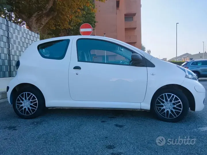 Toyota Aygo 2012 photo 2