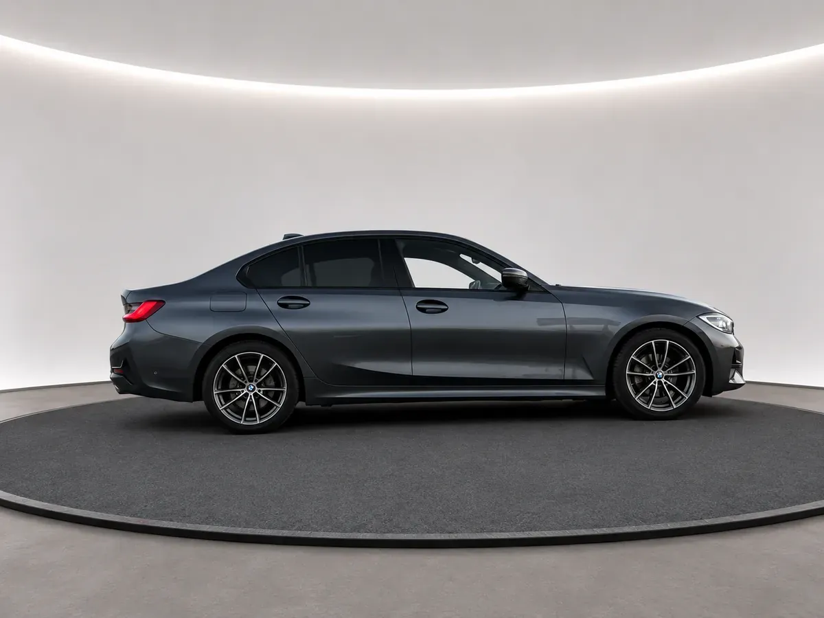 BMW 3 Series 2020 photo 3