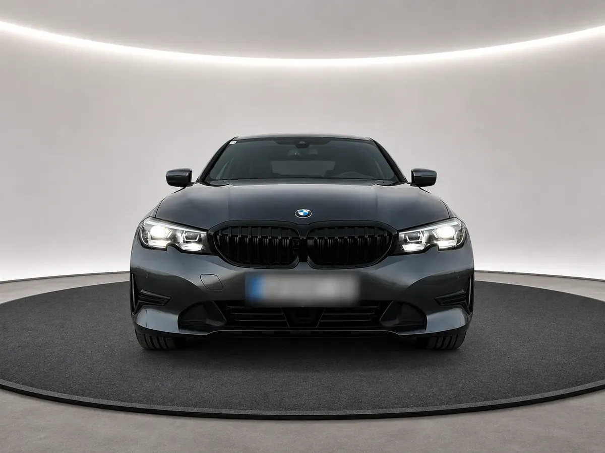 BMW 3 Series 2020 photo 2