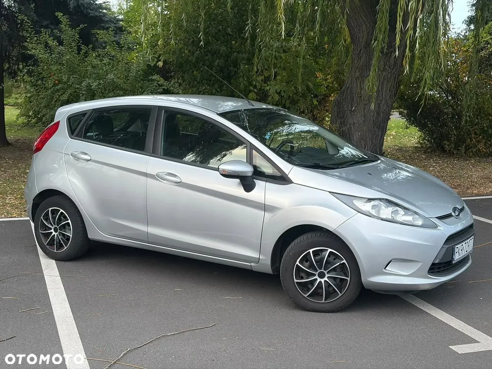 Ford Fiesta 2012 photo 2