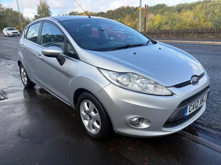 Ford Fiesta 2012 photo 2