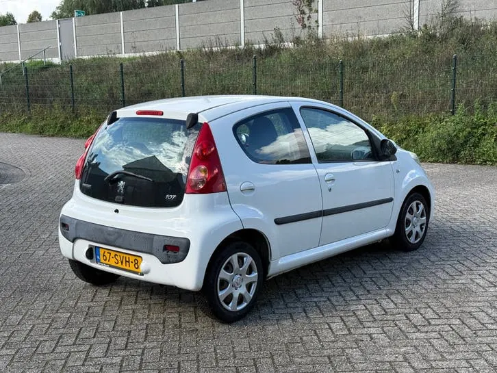 Peugeot 107 2012 photo 3
