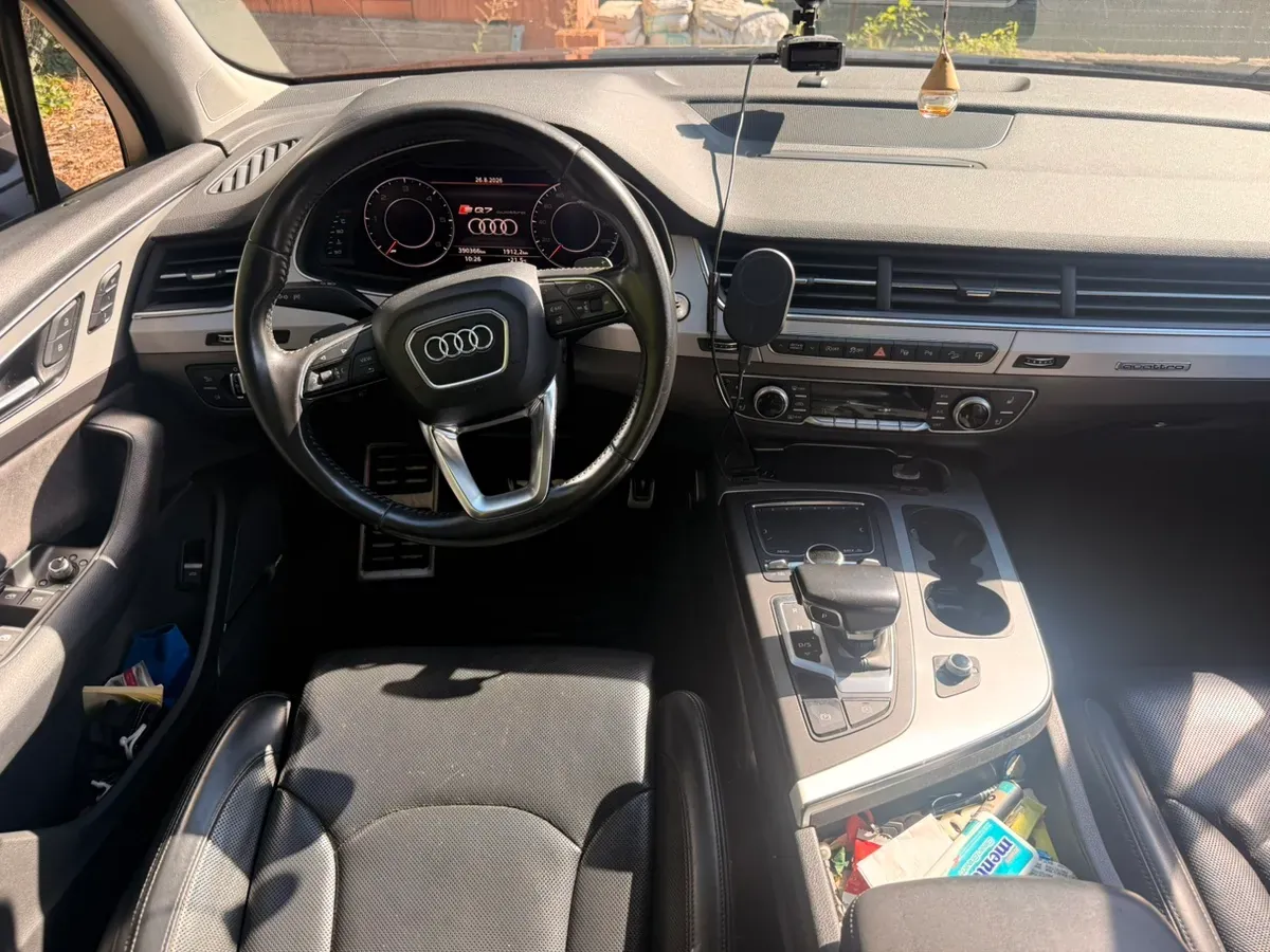 Audi Q7 2015 photo 2