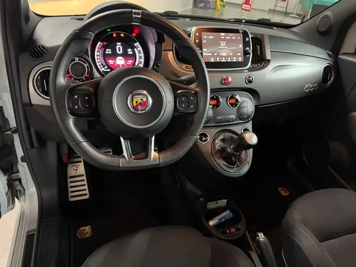 Abarth 500 2018 photo 2