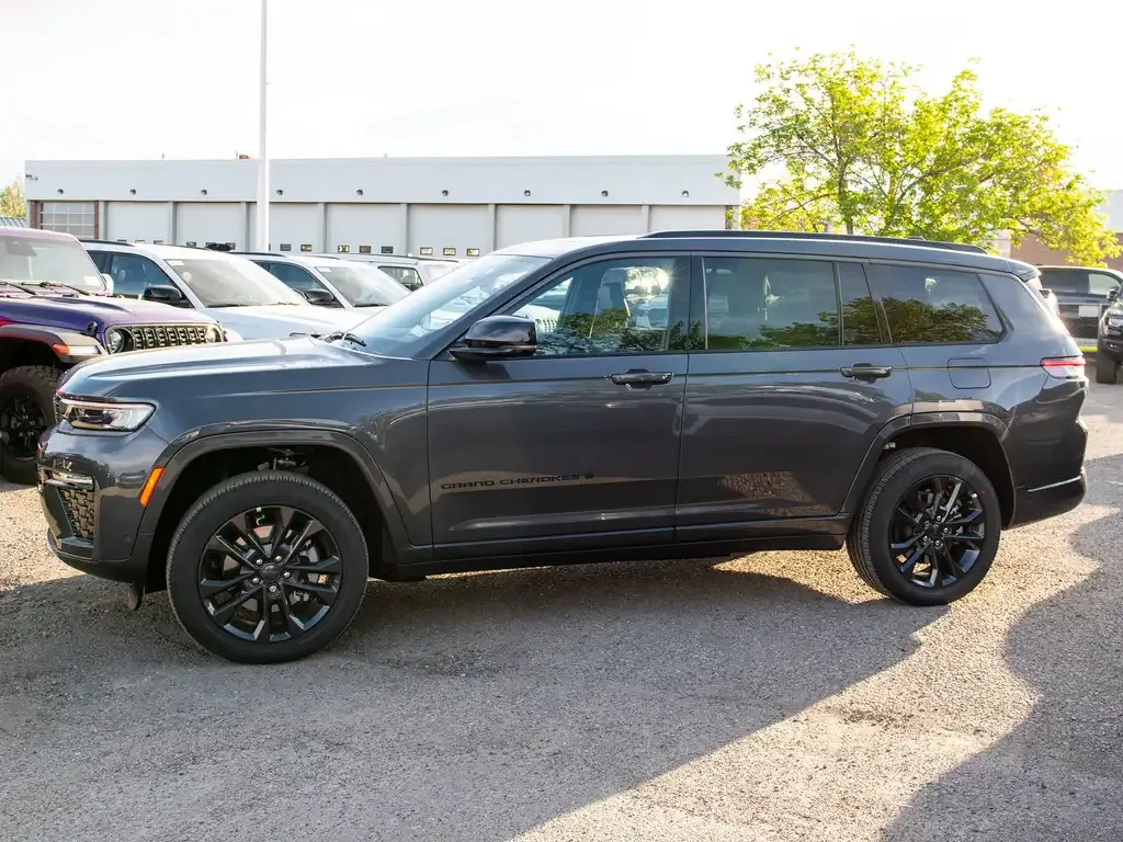 Jeep Grand Cherokee 2026 photo 2